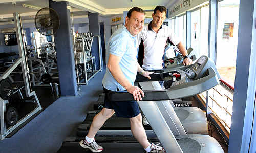 Member for Gympie David Gibson gets into Exercise Your Mood Week at Rimmington’s yesterday under the watchful eye of gym instructor Allan Seagrave. Member for Gympie David Gibson gets into Exercise Your Mood Week at Rimmington’s yesterday under the watchful eye of gym instructor Allan Seagrave.